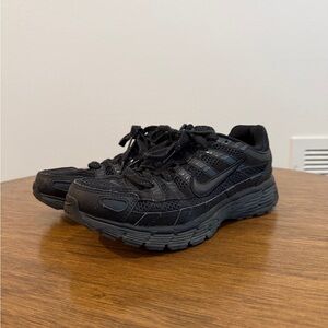 Nike Men's Black Athletic Shoes